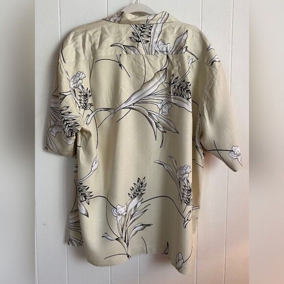 Hilo Hattie Shirt Men’s Medium Beige Black Silk Hawaiian Tropical Button Up - Picture 2 of 5
